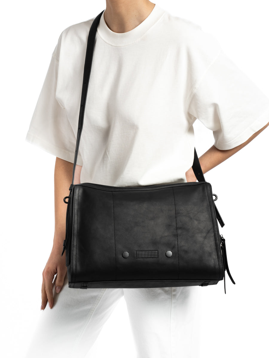 BLACK/BLACK